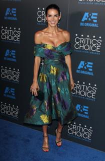 Angie Harmon feet photo thumbnail