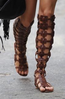 Vanessa Hudgens feet photo thumbnail