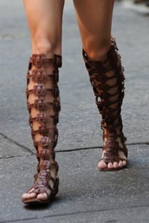 Vanessa Hudgens feet photo thumbnail