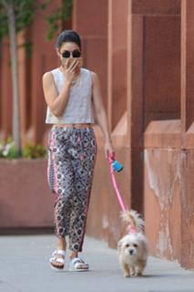 Vanessa Hudgens feet photo thumbnail