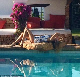 Kimberley Garner feet photo thumbnail