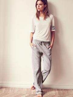 Josephine Skriver feet photo thumbnail