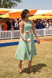 Freida Pinto feet photo thumbnail