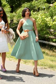 Freida Pinto feet photo thumbnail