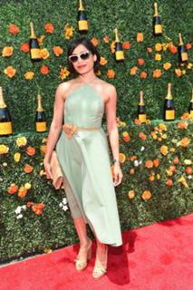 Freida Pinto feet photo thumbnail