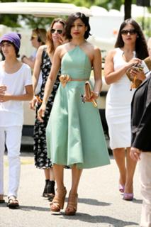 Freida Pinto feet photo thumbnail