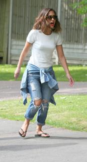 Myleene Klass feet photo thumbnail