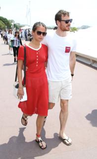 Alicia Vikander feet photo thumbnail