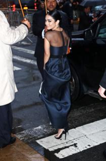 Vanessa Hudgens feet photo thumbnail