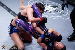 Michelle Waterson feet photo thumbnail