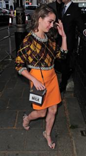 Maisie Williams feet photo thumbnail