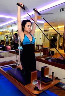 Carla Diaz feet photo thumbnail