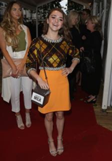 Maisie Williams feet photo thumbnail