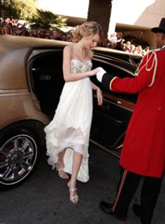 Taylor Swift feet photo thumbnail
