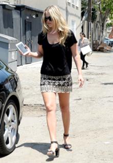 Ali Larter feet photo thumbnail