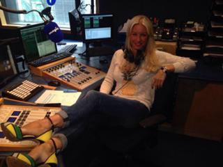 Denise Van Outen feet photo thumbnail