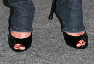 Arielle Kebbel feet photo thumbnail