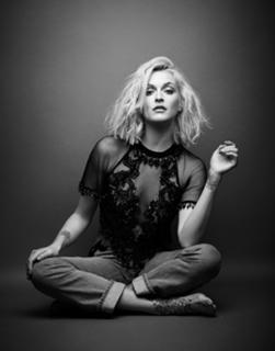 Fearne Cotton feet photo thumbnail