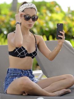 Jamie Chung feet photo thumbnail