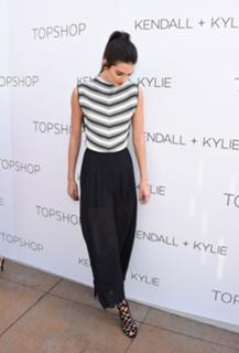Kendall Jenner feet photo thumbnail