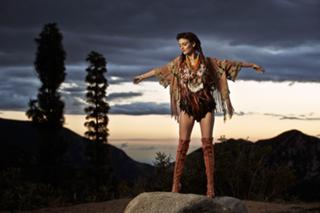 Victoria Justice feet photo thumbnail