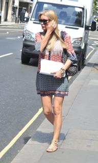 Denise Van Outen feet photo thumbnail