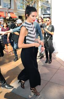 Kendall Jenner feet photo thumbnail