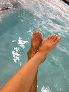 Emma Lovett feet photo thumbnail