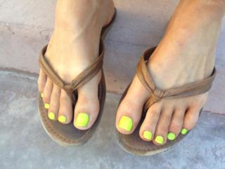 Emma Lovett feet photo thumbnail
