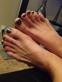Emma Lovett feet photo thumbnail