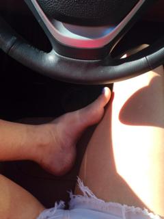 Emma Lovett feet photo thumbnail