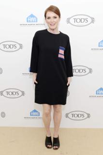 Julianne Moore feet photo thumbnail