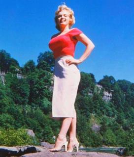 Marilyn Monroe feet photo thumbnail