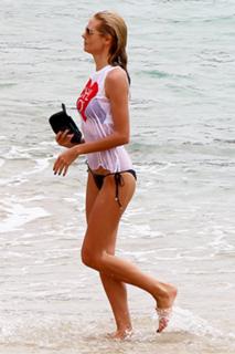 Heidi Klum feet photo thumbnail