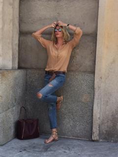 Alessia Marcuzzi feet photo thumbnail