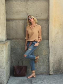 Alessia Marcuzzi feet photo thumbnail