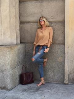 Alessia Marcuzzi feet photo thumbnail