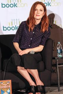 Julianne Moore feet photo thumbnail