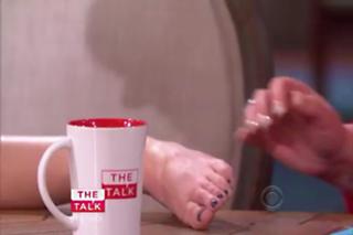Elizabeth Banks feet photo thumbnail