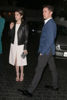 Anna Kendrick feet photo thumbnail