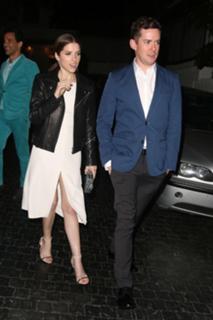 Anna Kendrick feet photo thumbnail