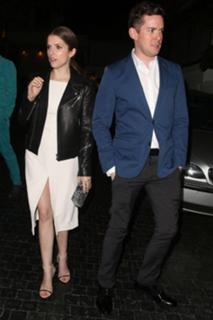 Anna Kendrick feet photo thumbnail