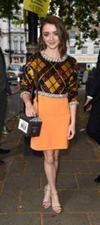 Maisie Williams feet photo thumbnail