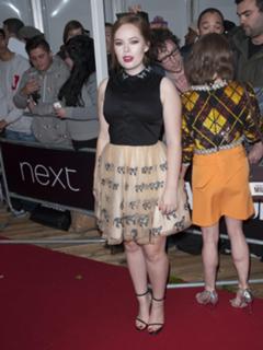 Maisie Williams feet photo thumbnail