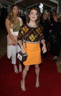 Maisie Williams feet photo thumbnail