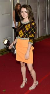 Maisie Williams feet photo thumbnail