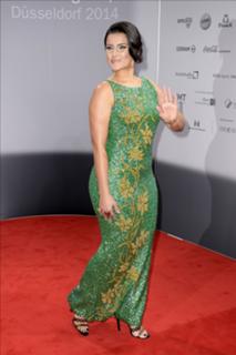 Nelly Furtado feet photo thumbnail
