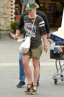 Britney Spears feet photo thumbnail