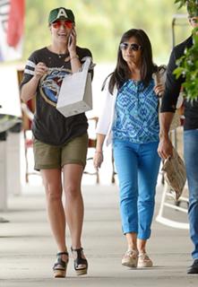 Britney Spears feet photo thumbnail