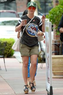 Britney Spears feet photo thumbnail
